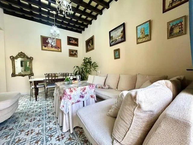 Gatu Casa Lola , 